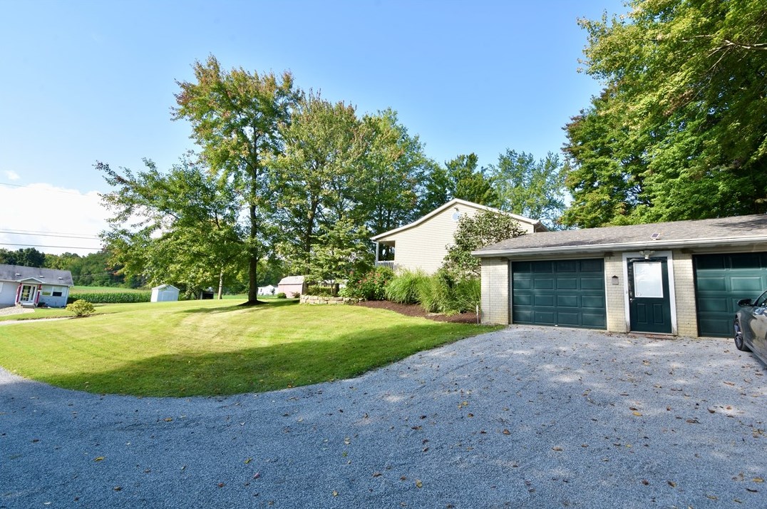 123 Tiger Rd, Evans City, PA 16033