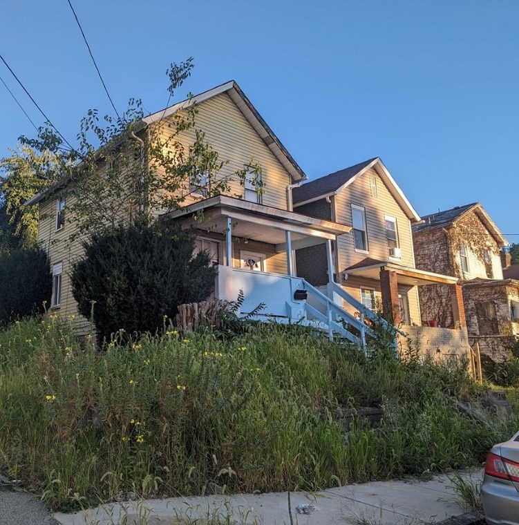 1824 Butler St, Mckeesport PA  15132-4558 exterior