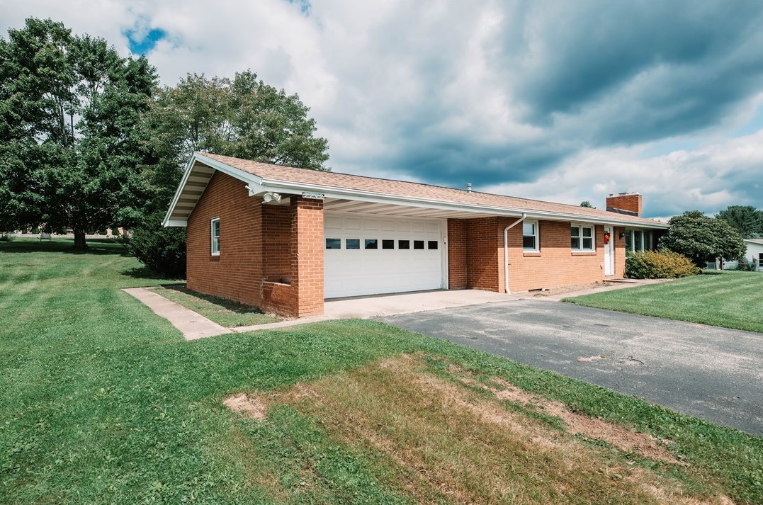 2242 Birchwood Dr, Indiana, PA 15701-3401