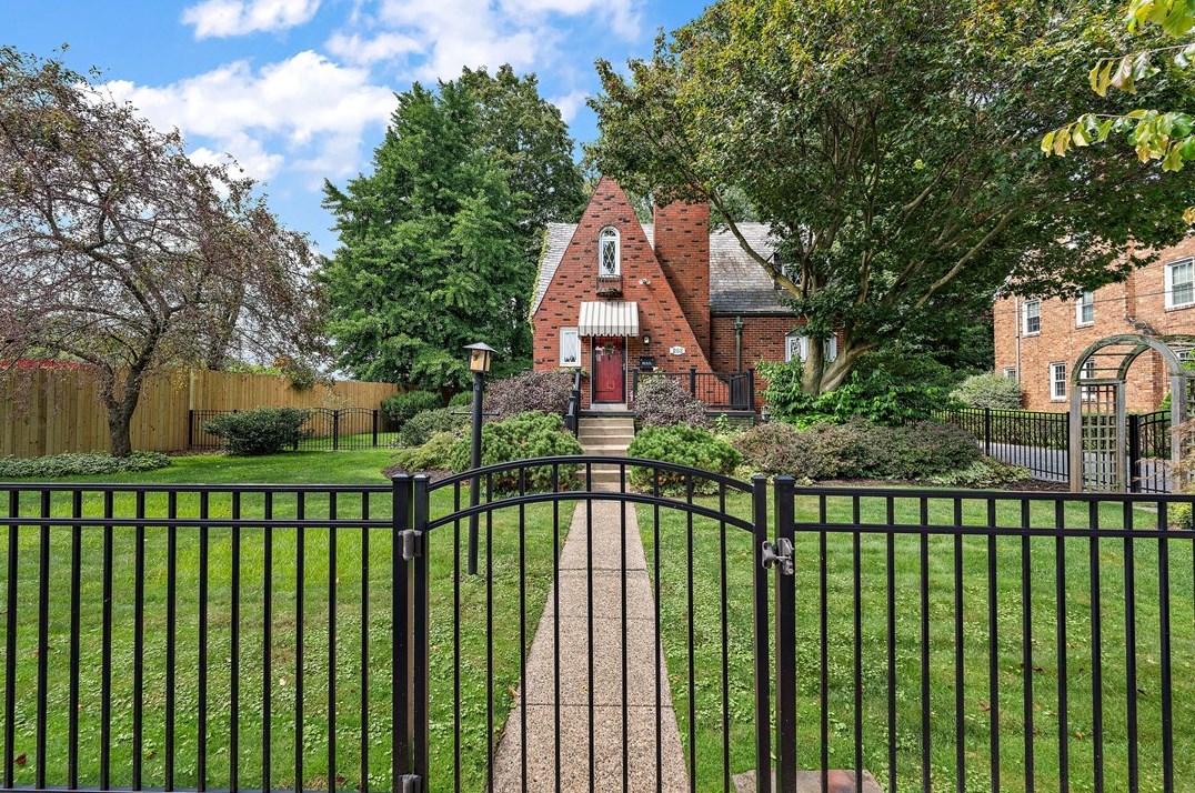 203 Orchard Ln, Sewickley, PA 15143