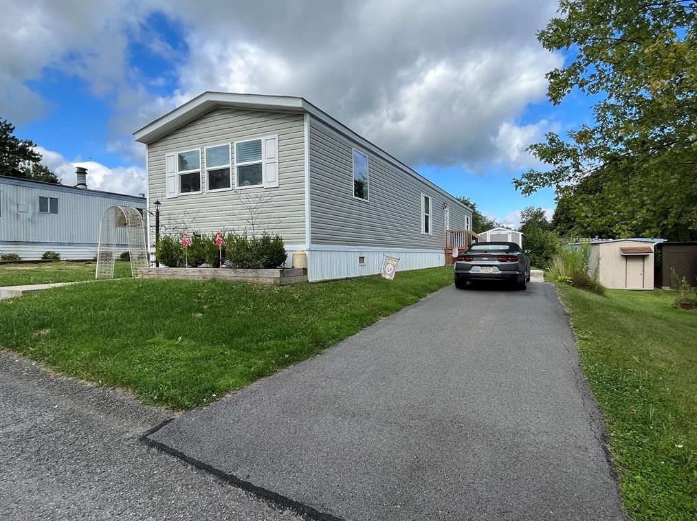 54 S East Dr North, Noblestown, PA 15071
