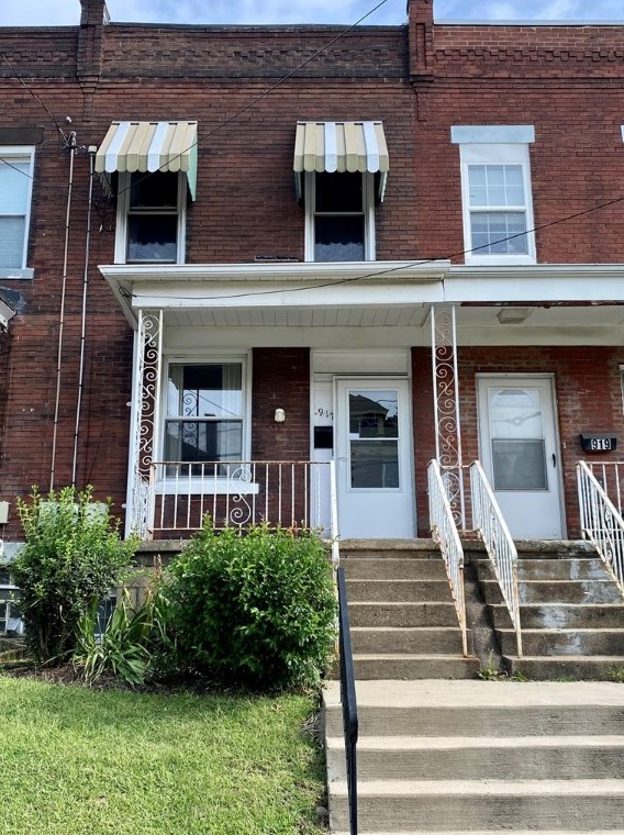 917 Greenfield Ave, Pittsburgh, PA 15217
