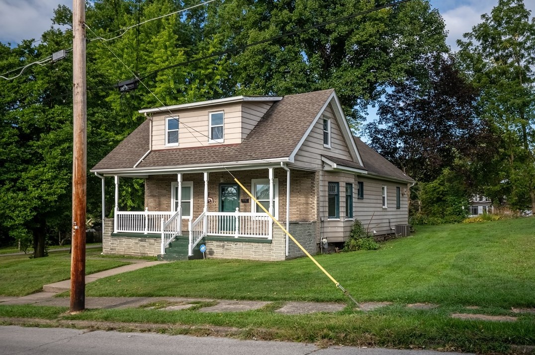 104 Emerson Ave, Hermitage, PA 16121