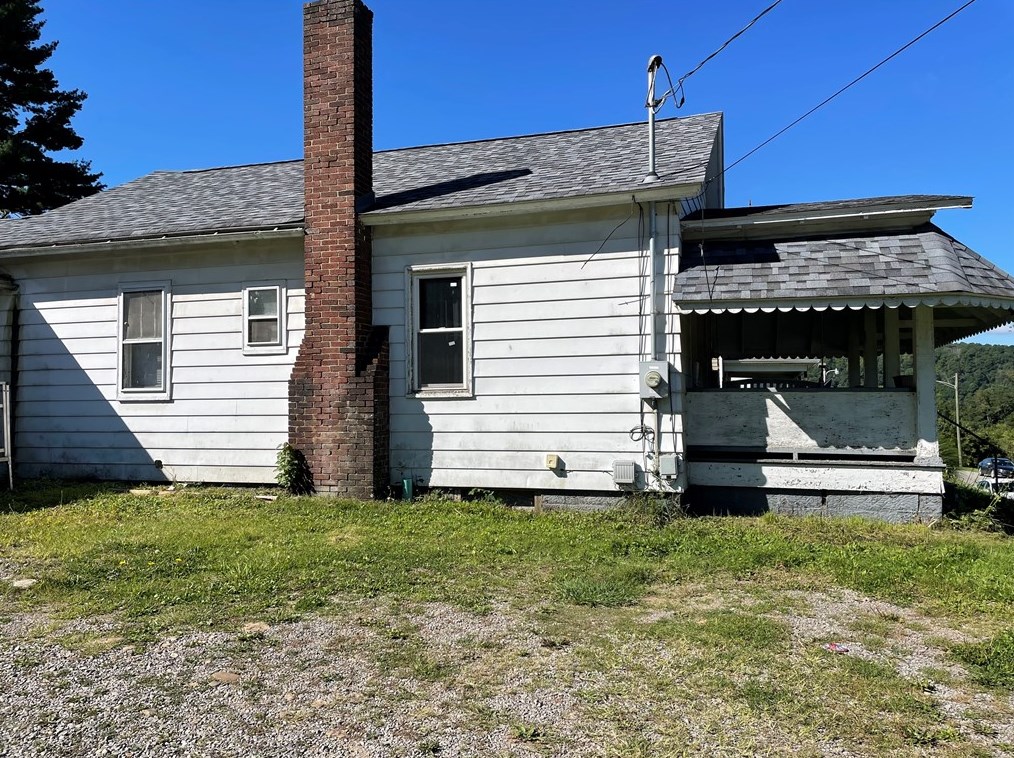 219 2nd St, East Brady, PA 16028-1605