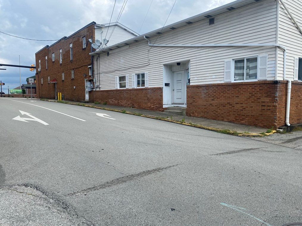 631 W Main St, Mount Pleasant, PA 15666