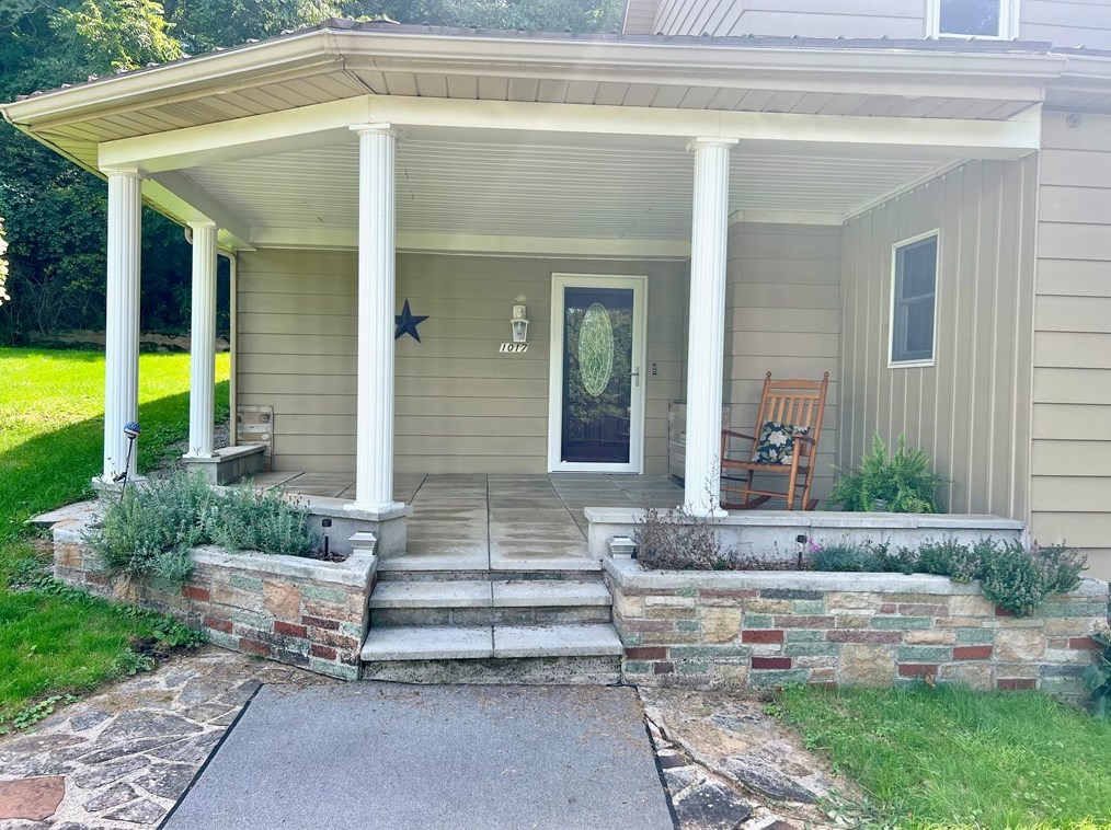 1017 James St, Hunker, PA 15639-1201