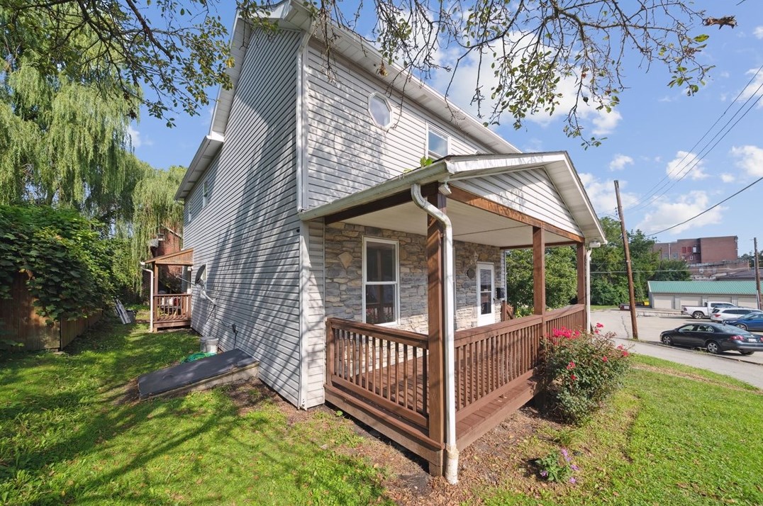 5 Stahl Square, Connellsville, PA 15425