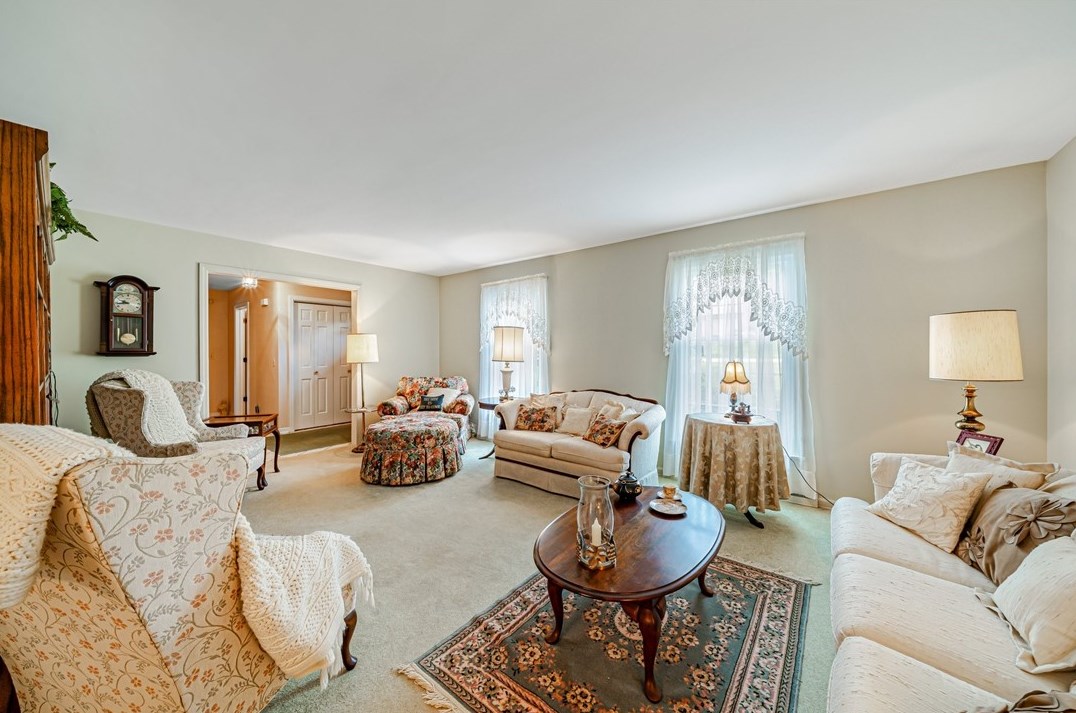 12 Chestnut Hill Dr, Greensburg, PA 15601