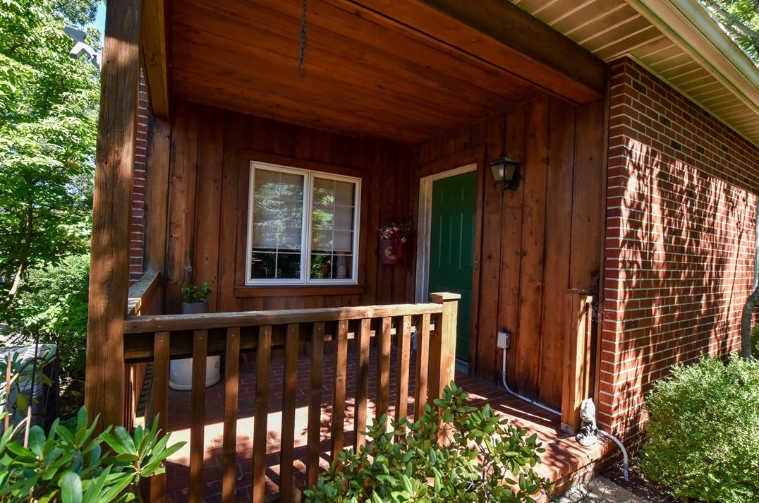 211 Watters Station Rd, Evans City, PA 16033-9321