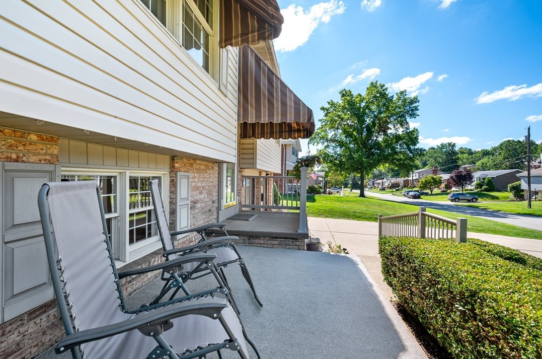 4100 Cambridge Dr, North Huntingdon, PA 15642-3237