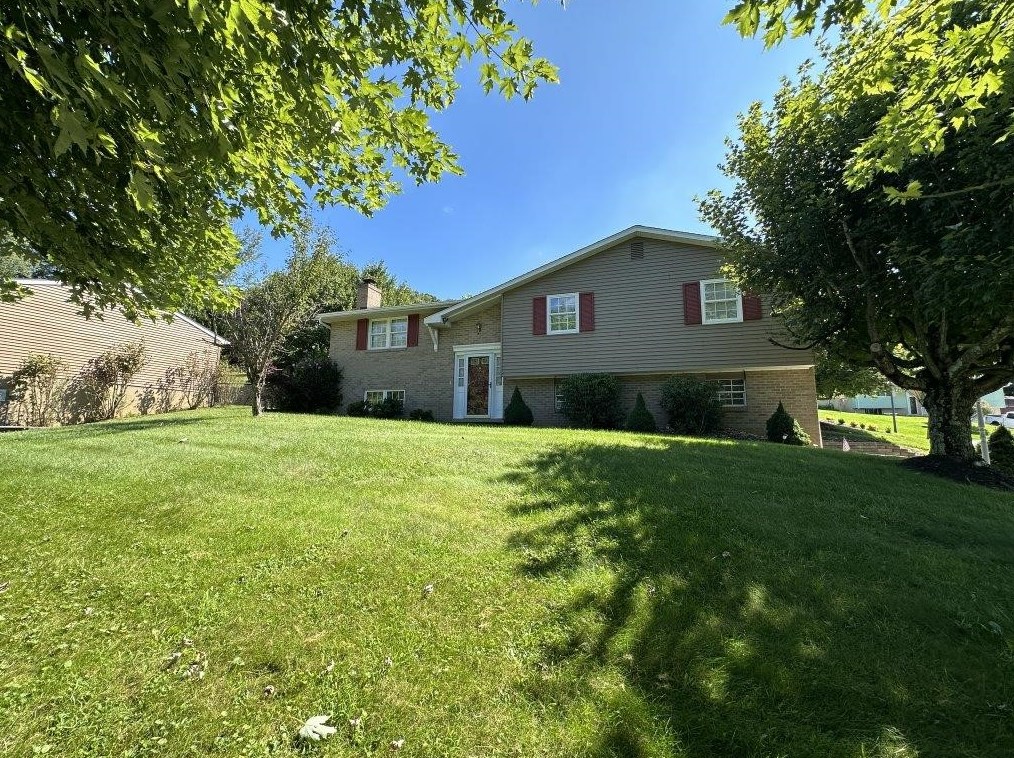 700 Porter St, Waynesburg, PA 15370-9701