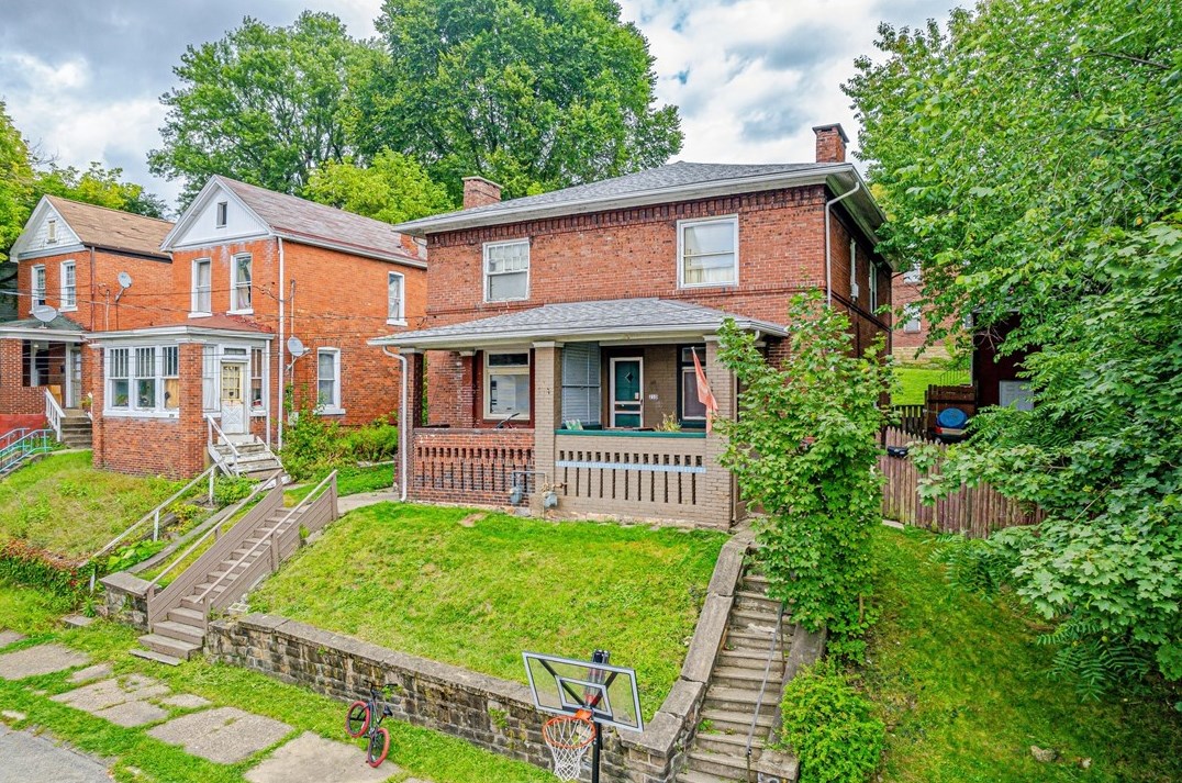 210-212 N 3rd St, Jeannette, PA 15644