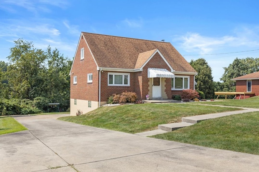 12070 Bradley Dr, North Huntingdon, PA 15642