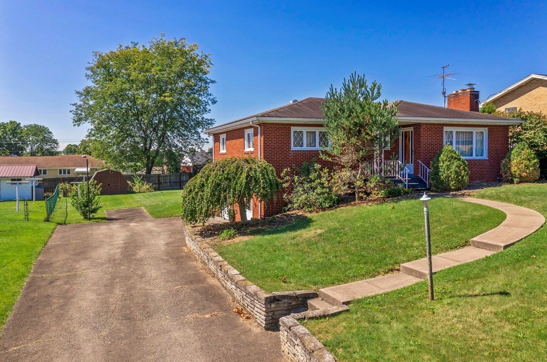 221 Locust Ave, Houston, PA 15342