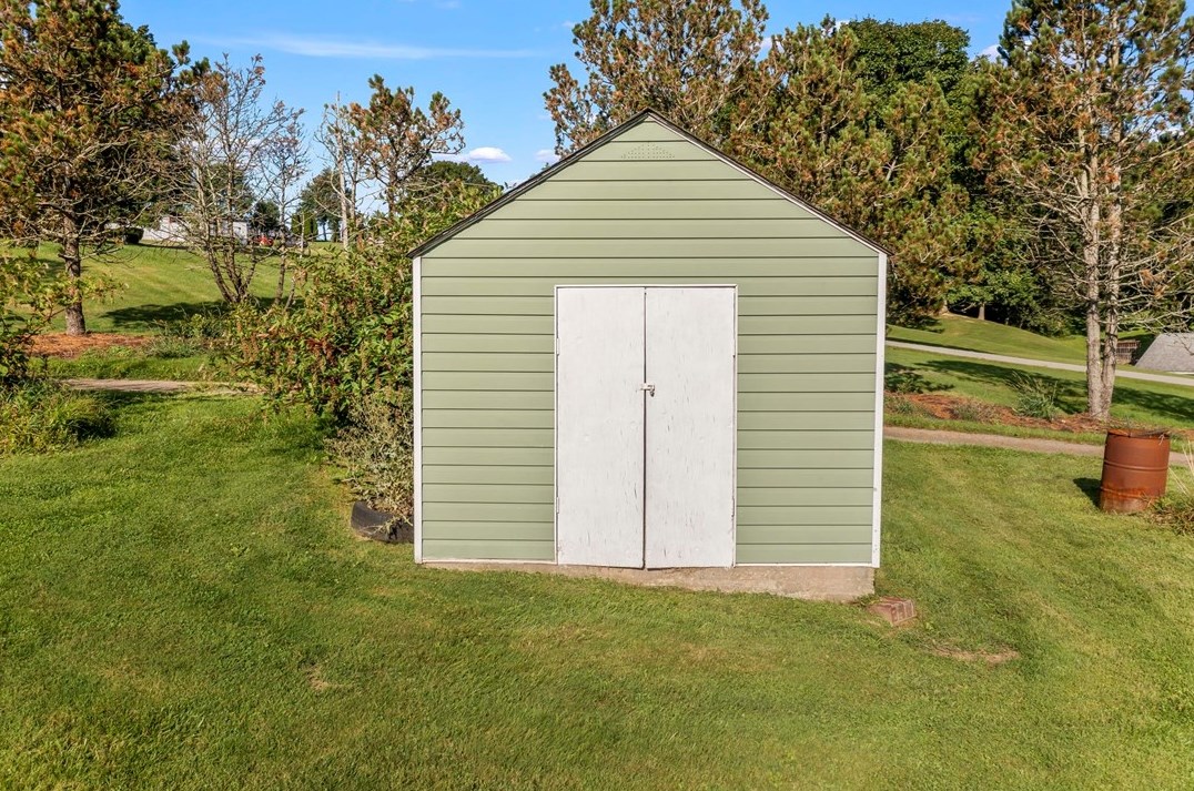 315 Old Plank Rd, Washington PA 15301-9037 exterior