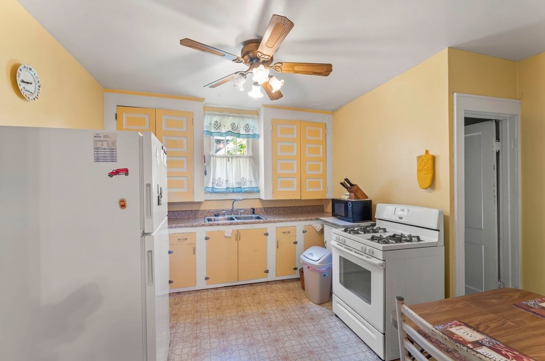 315 Old Plank Rd, Washington PA 15301-9037 exterior