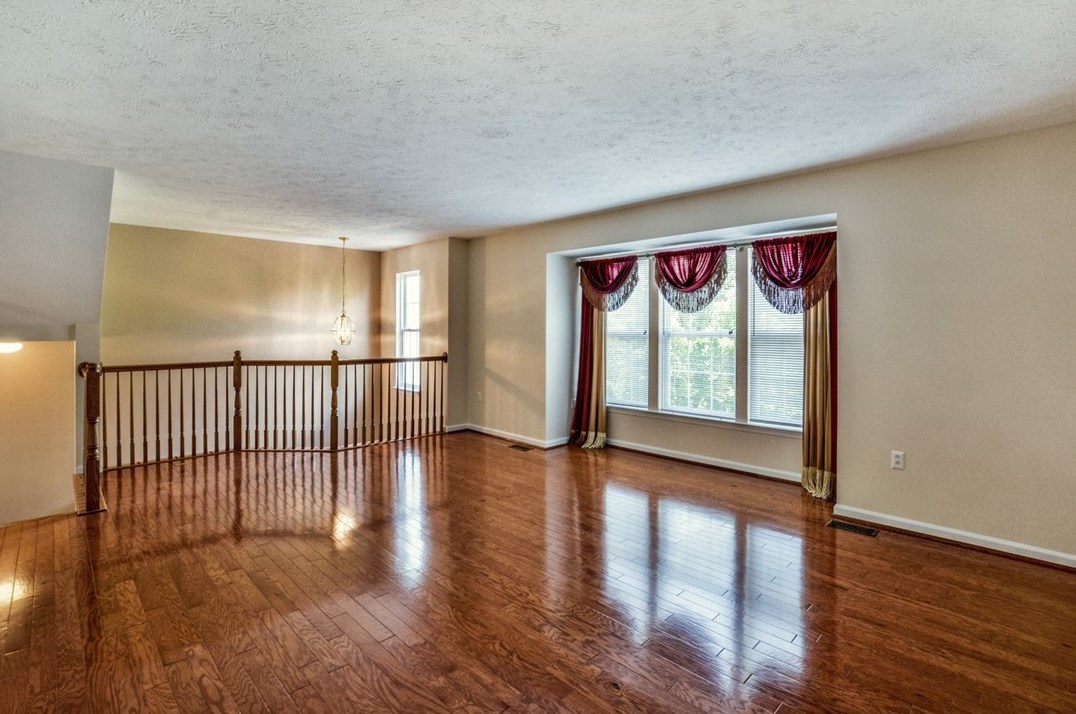 8503 Club Side Dr, Seven Fields, PA 16046