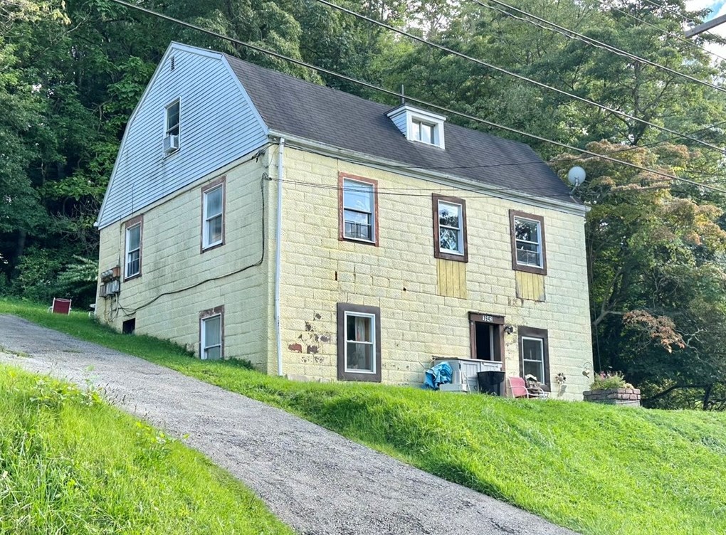 1943 Broadway Ave, Greensburg, PA 15601-6839