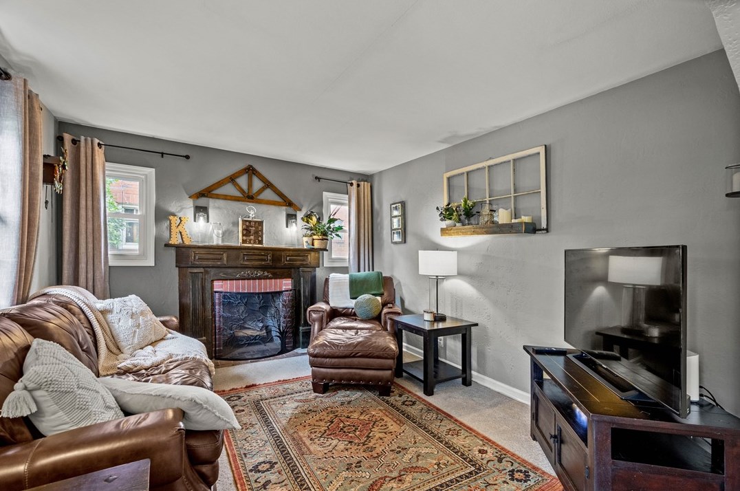 1082 Sarah St, Bridgeville, PA 15017