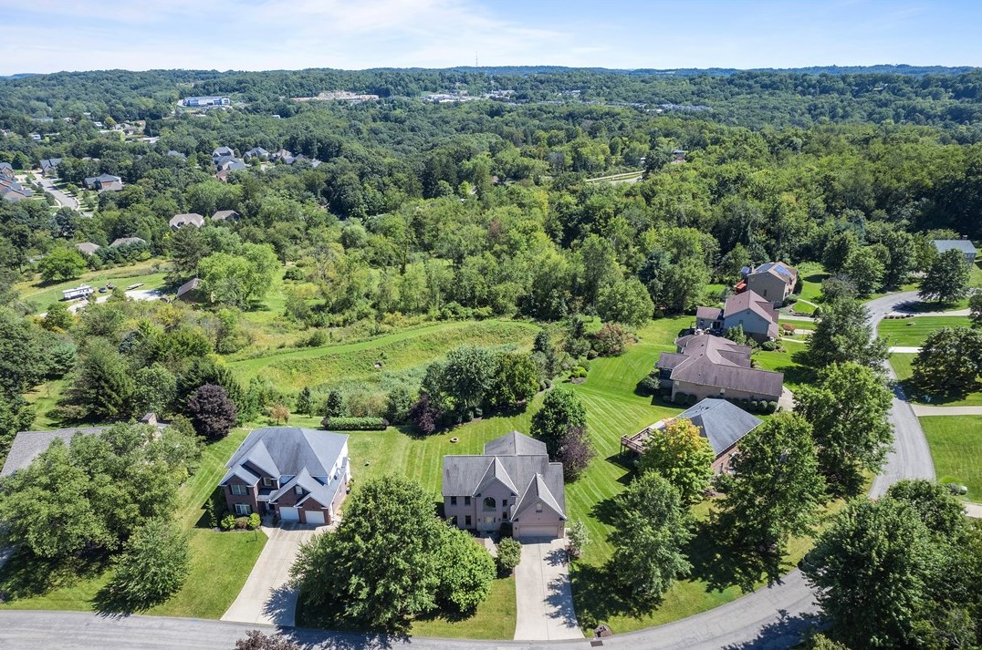 4961 Oakhurst Ave, Gibsonia, PA 15044