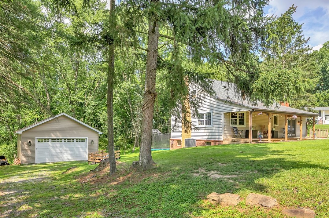 2583 Stonechip Dr, Allison Park PA  15101-2234 exterior