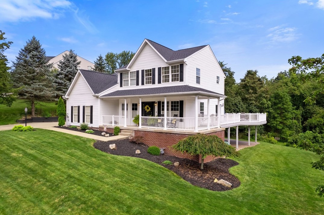 203 Lake Colony Dr, Venetia, PA 15367