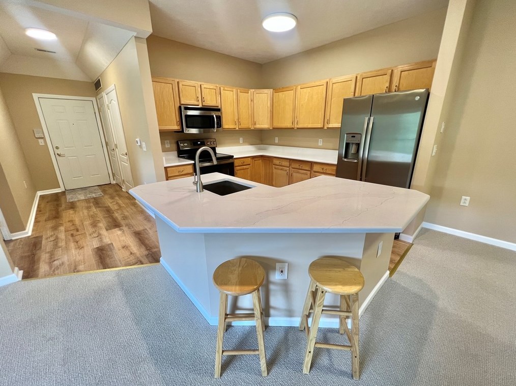 550 Hidden Ridge Ct Apt 202, Library, PA 15129