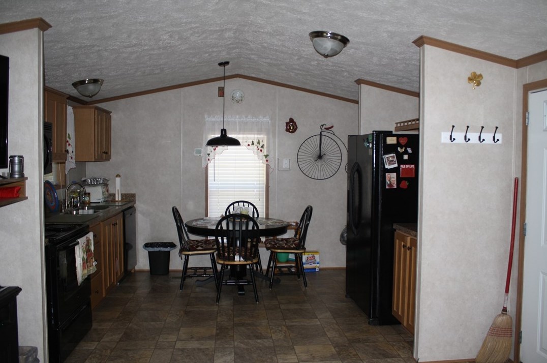 525 N Liberty Rd ##4, Grove City, PA 16127