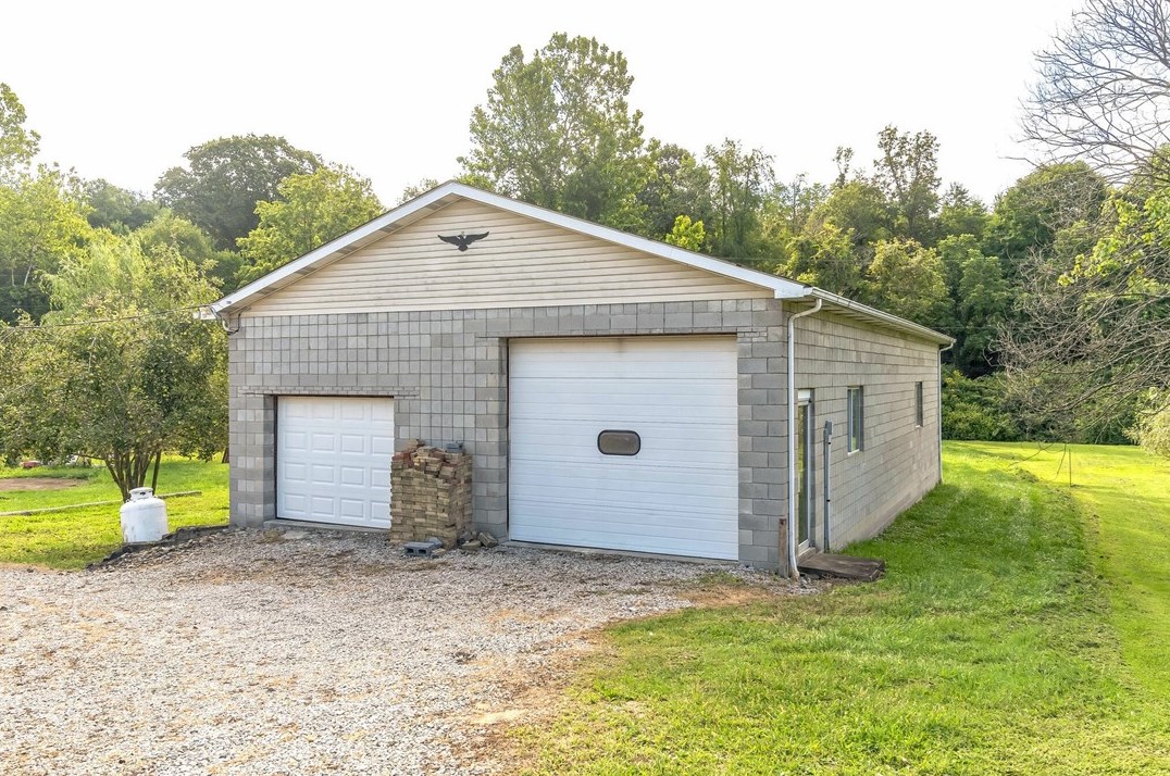 352 Walnut Hill Rd, Oliphant Furnace, PA 15401-5022