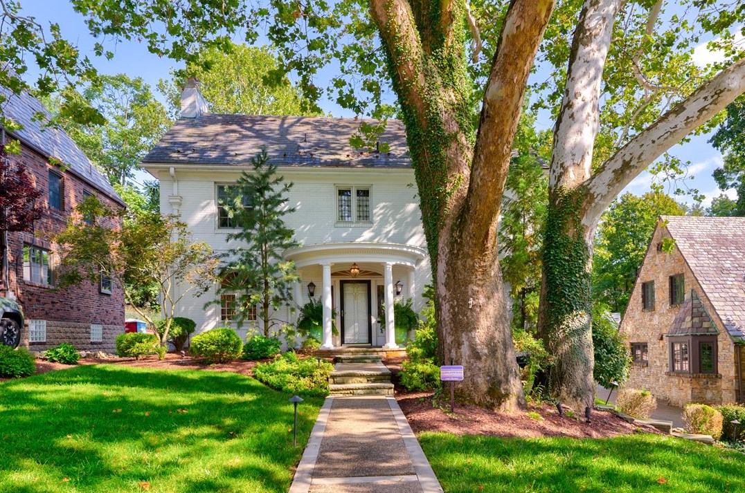 37 Sunnyhill Dr, Pittsburgh, PA 15228