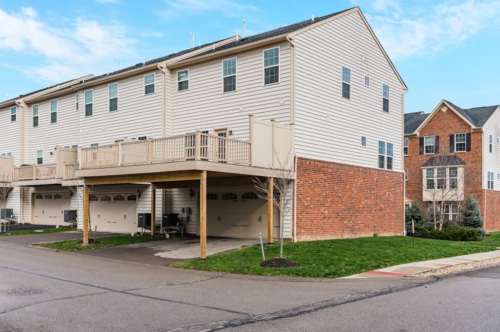 2905 Pointe View Dr, Seven Fields, PA 16046