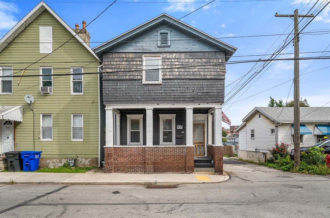 29 Westminster Ave, Greensburg PA  15601-2256 exterior