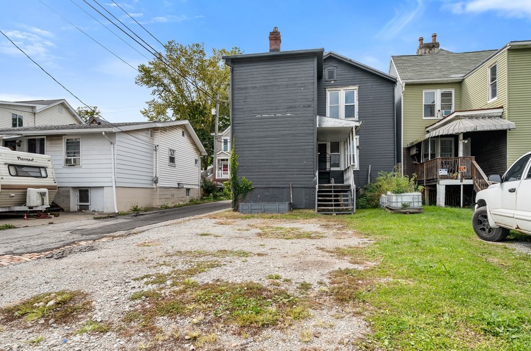 29 Westminster Ave, Greensburg PA  15601-2256 exterior