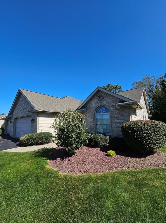 75 Fields Dr, New Castle, PA 16101