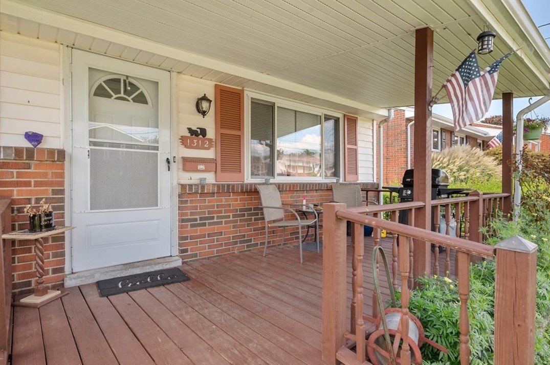 1312 Chaplin St, Conway, PA 15027