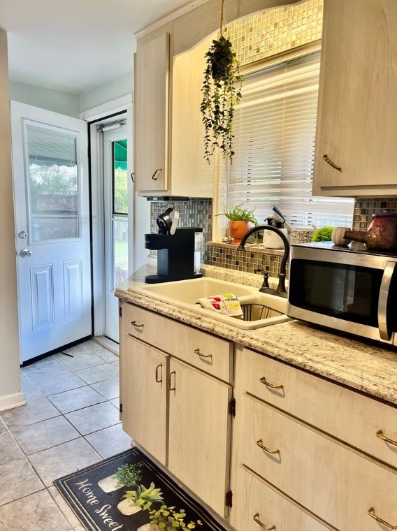 210 Rural Dr, Butler PA 16001-2559 exterior