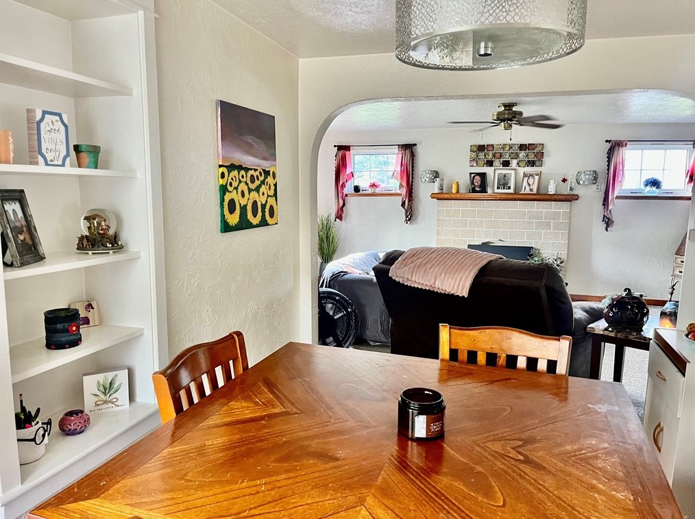 210 Rural Dr, Butler PA 16001-2559 exterior