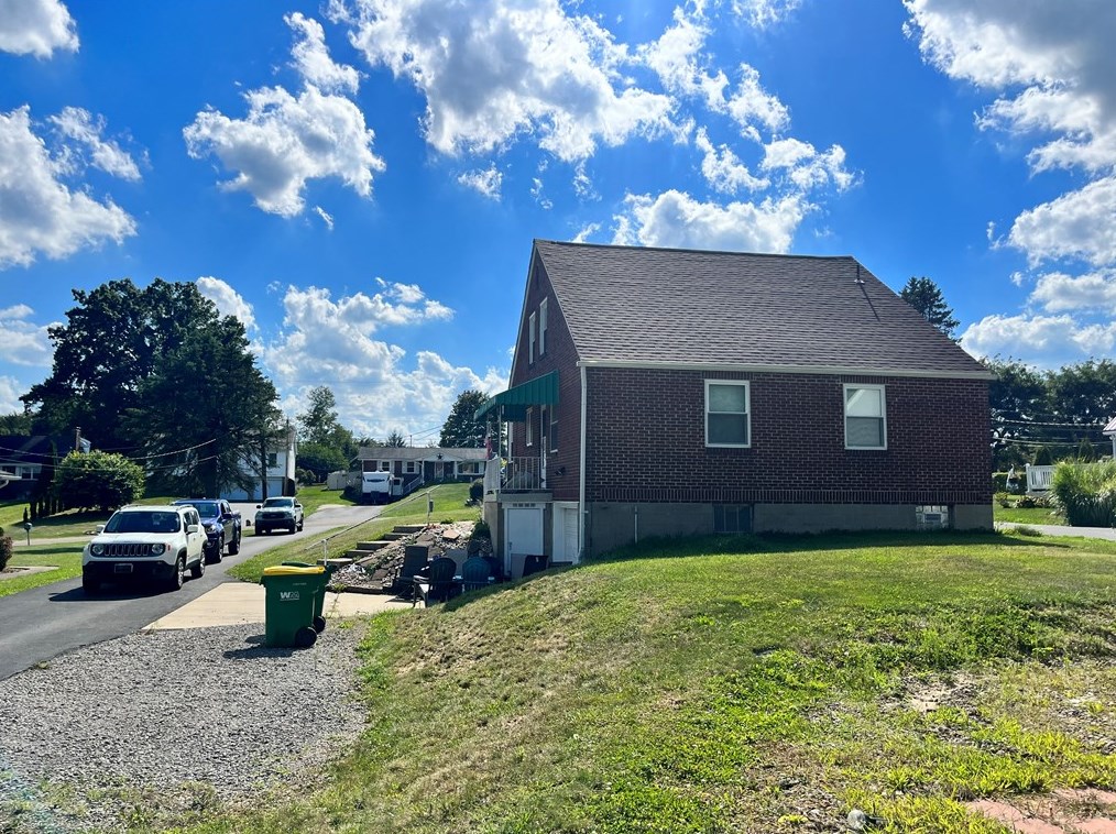 210 Rural Dr, Butler PA 16001-2559 exterior