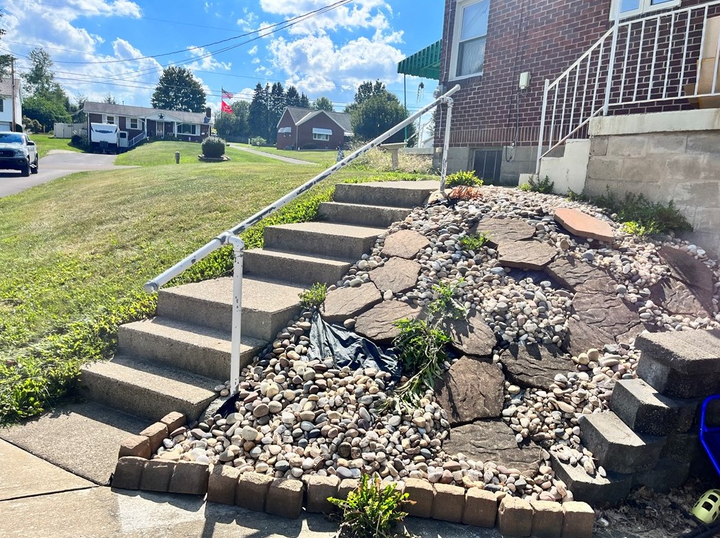 210 Rural Dr, Butler PA 16001-2559 exterior