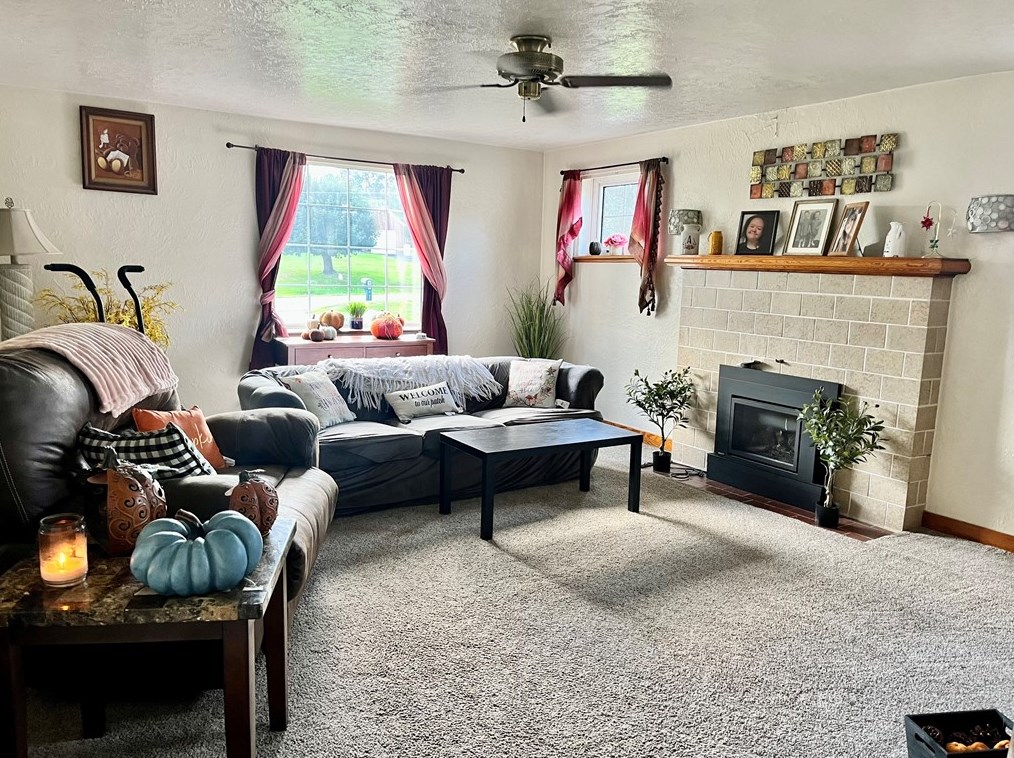 210 Rural Dr, Butler PA 16001-2559 exterior