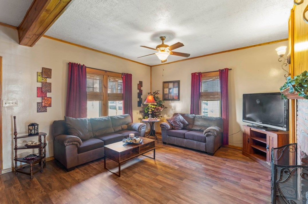 226 Pike St, Houston, PA 15342-1713