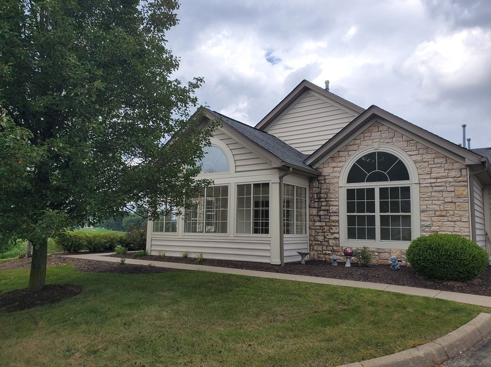 1107 Golf Course Dr, Washington, PA 15301-2845
