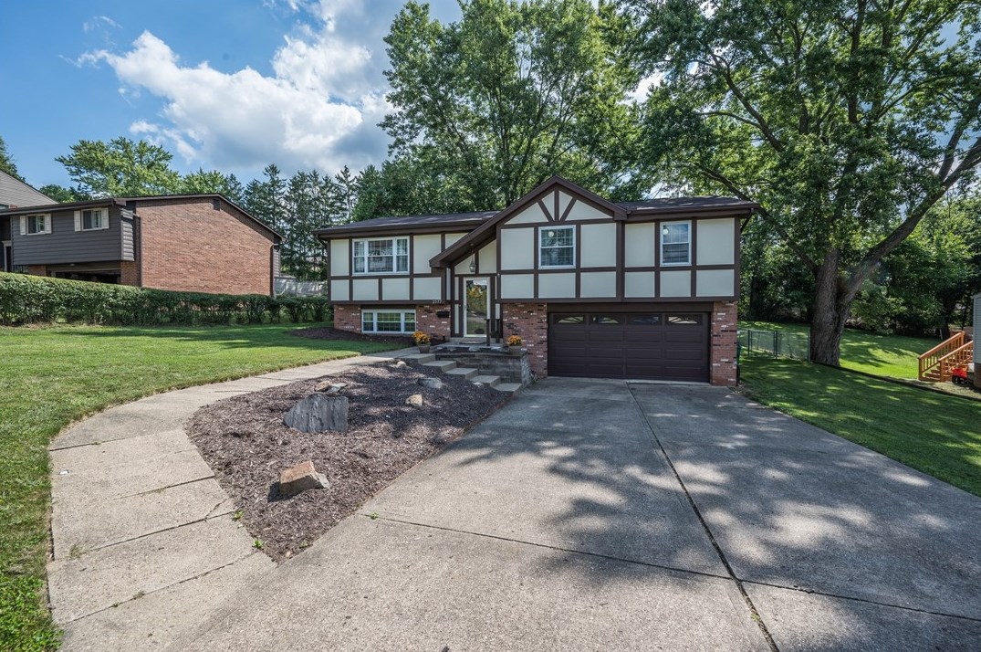 2577 Lightwood Ave, Bethel Park, PA 15102-2050