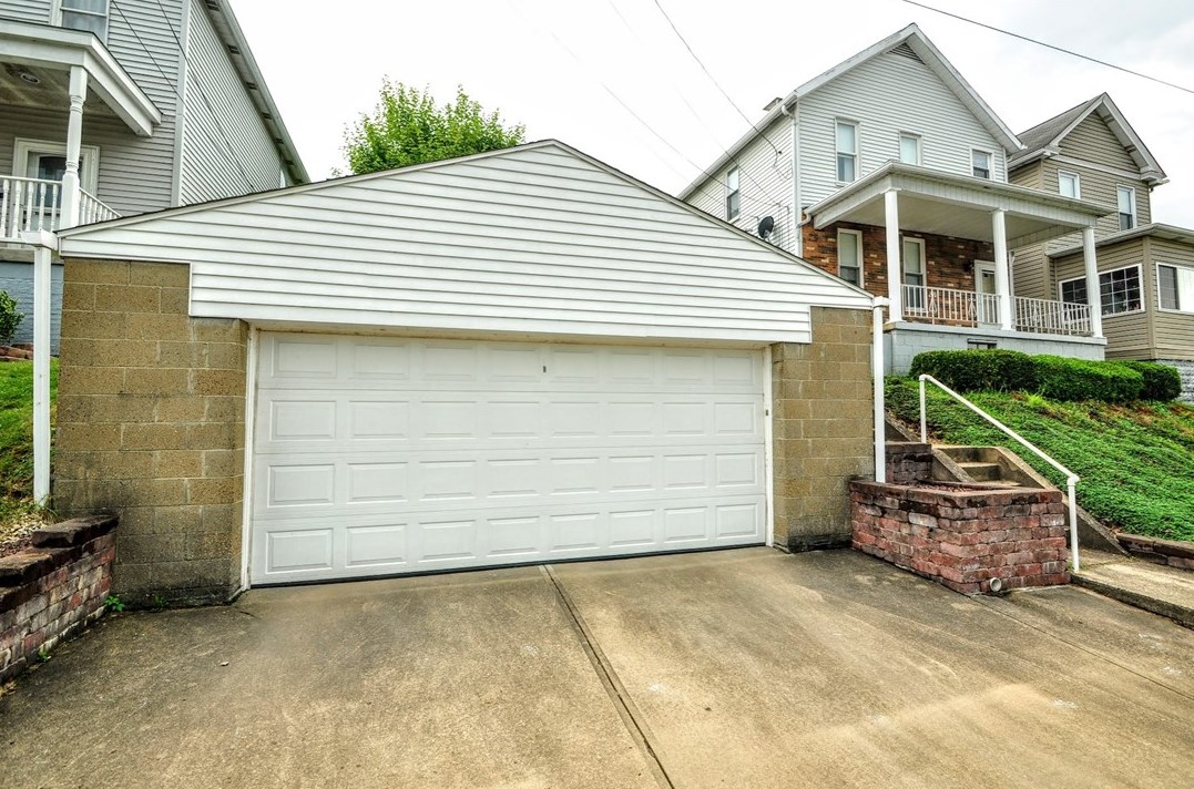 138 Morton St, New Eagle, PA 15067-1372