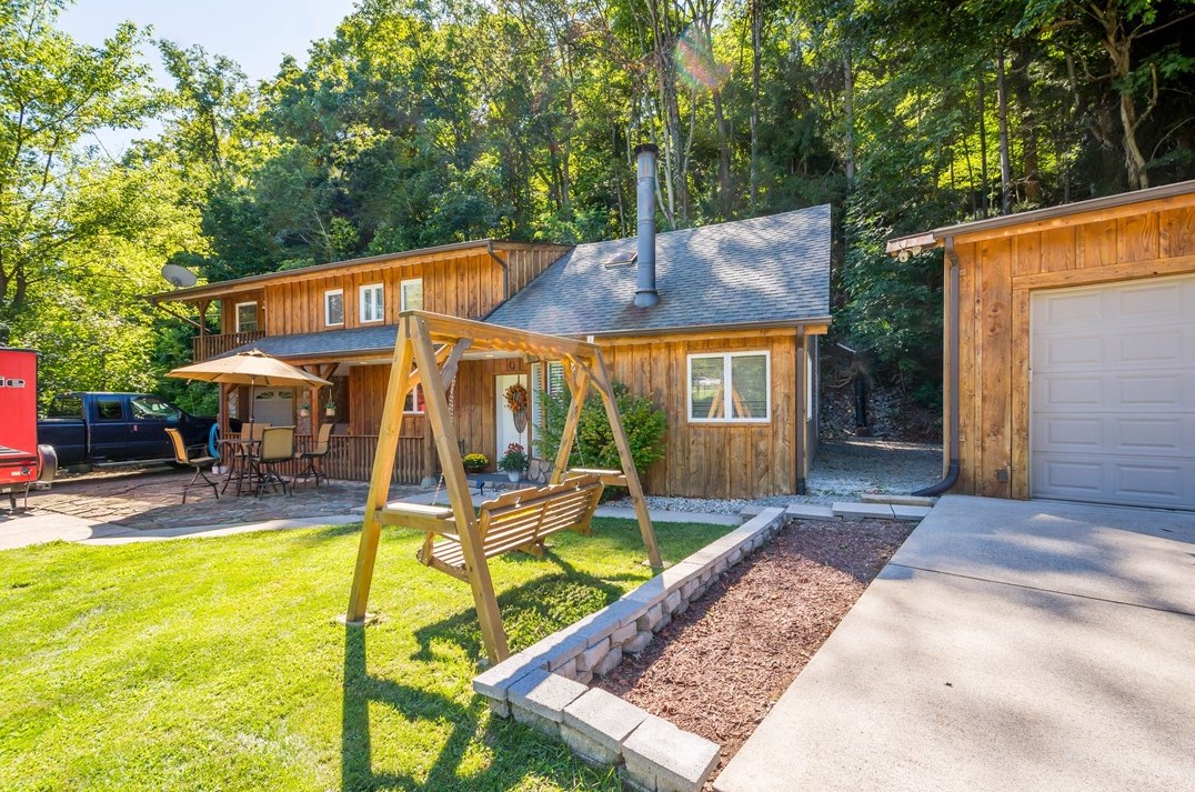 418 Mckee Rd, North Versailles, PA 15137-2421