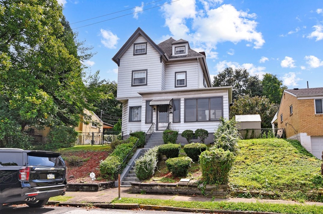708 E 9th Ave, Whitaker, PA 15120