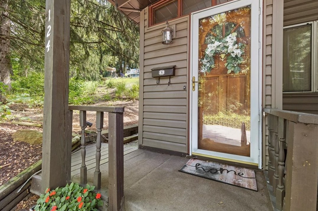 124 Oakdale Rd, North Versailles, PA 15137-1903