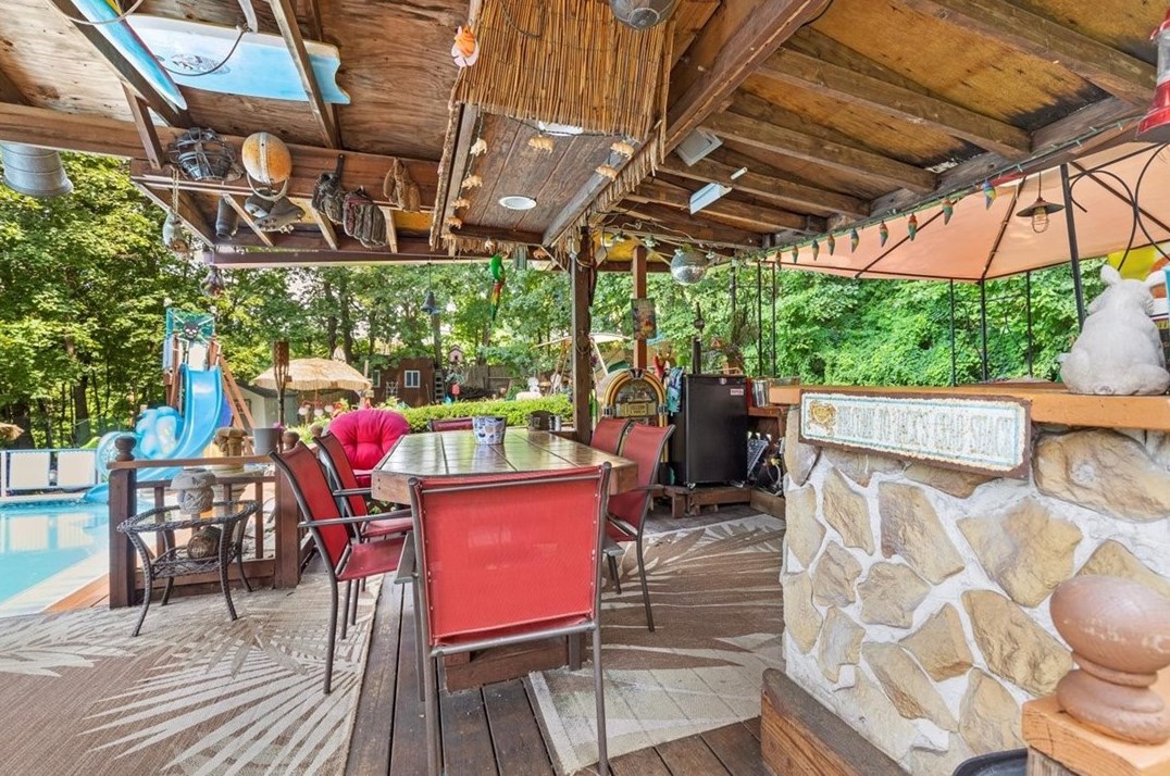 124 Oakdale Rd, North Versailles PA  15137-1903 exterior