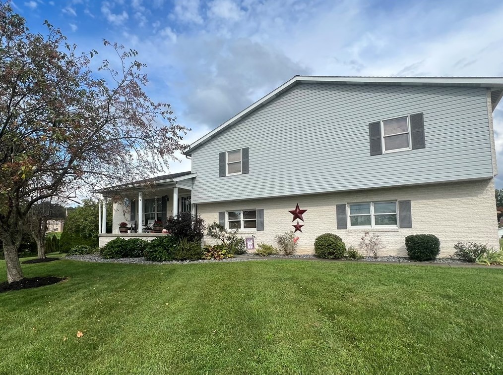 117 General Dr, Oliphant Furnace, PA 15401-9799