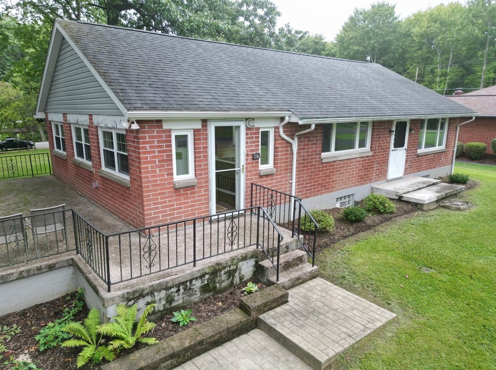 116 Breezewood Dr, Butler PA 16001-8618 exterior